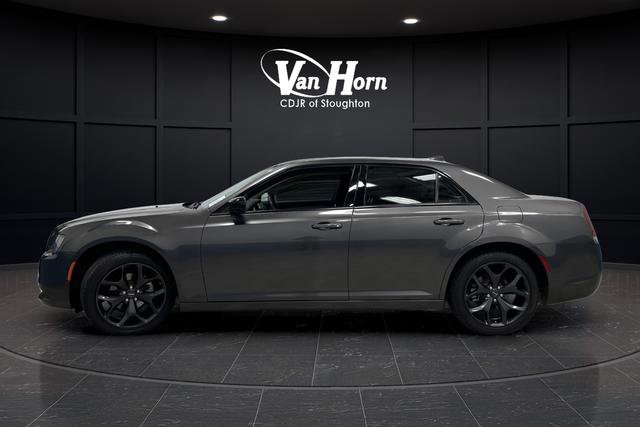 Used 2023 Chrysler 300 Touring w/ Sport Appearance Package image 10