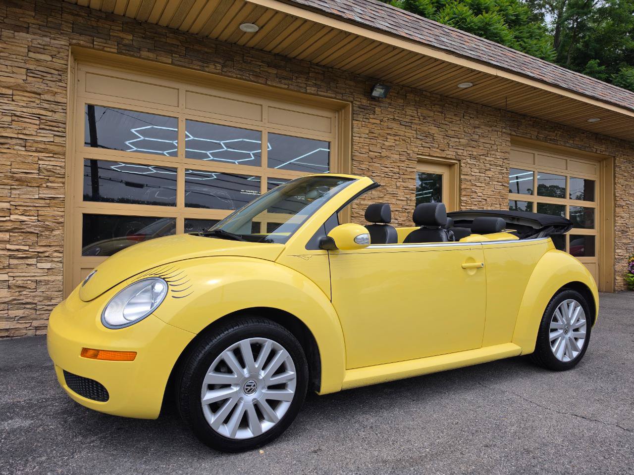 Used 2008 Volkswagen Beetle SE FWD image 46