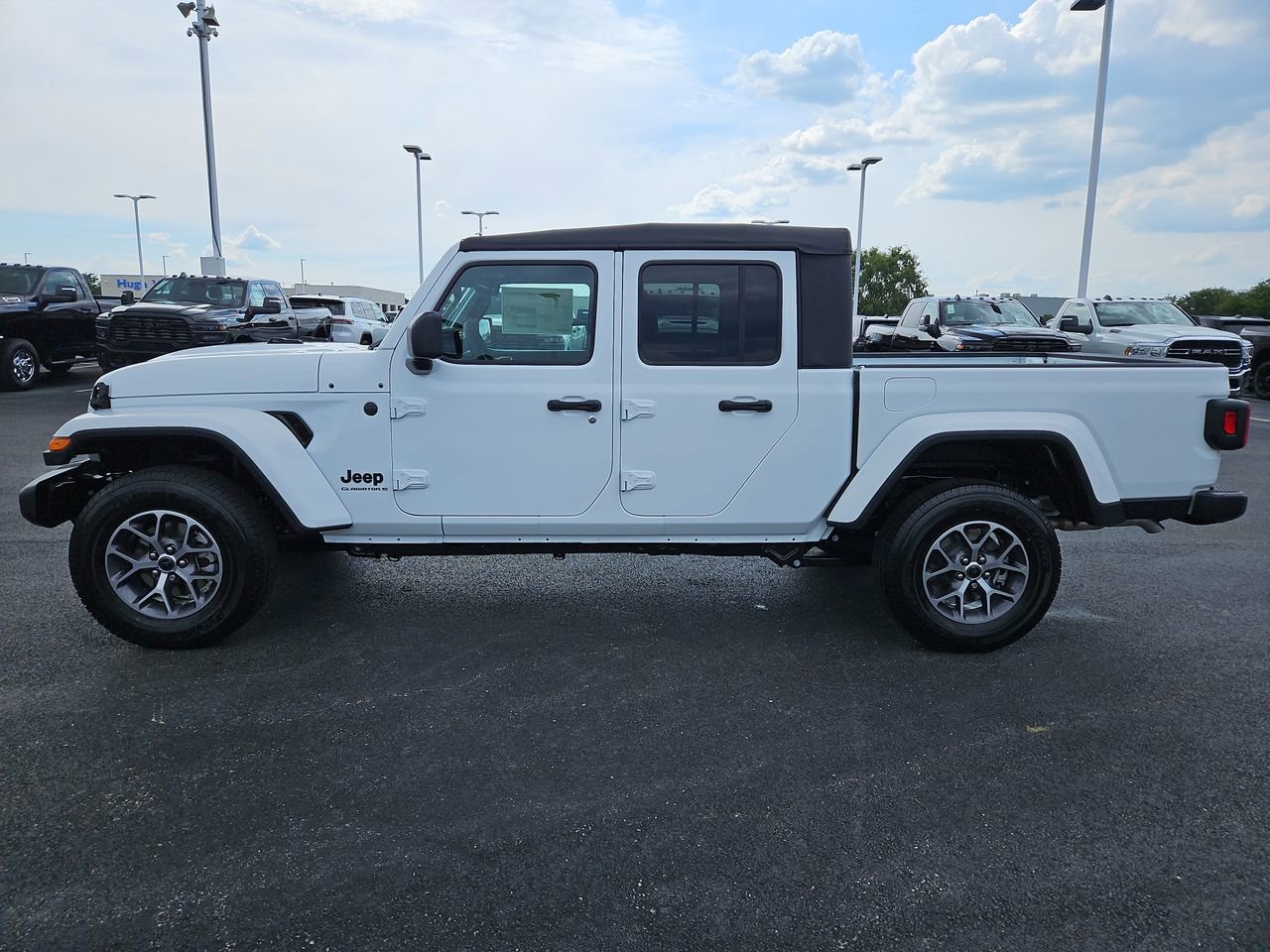 New 2025 Jeep Gladiator Sport image 4