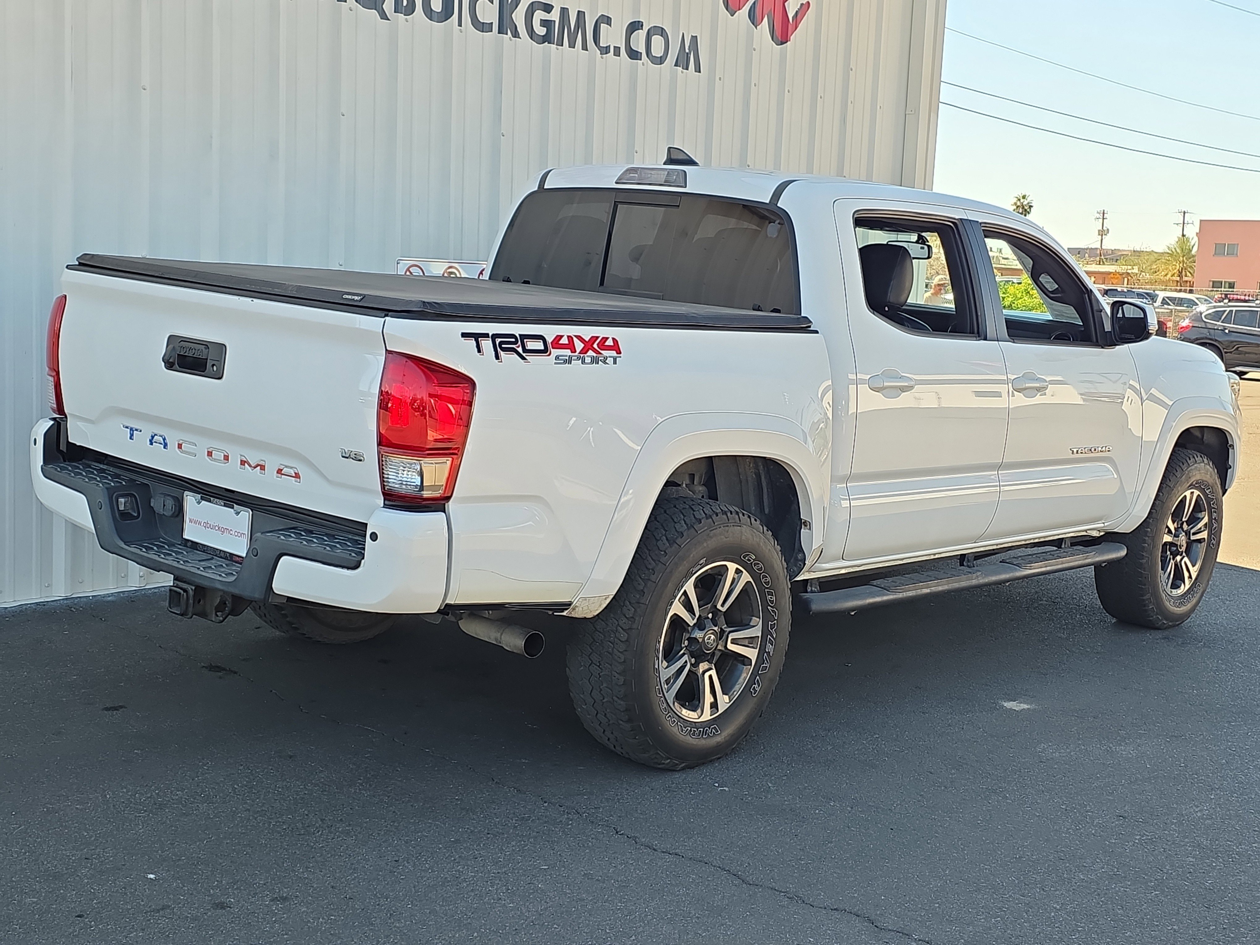 Used 2017 Toyota Tacoma TRD Sport w/ Premium & Technology Package AWD/4WD image 10
