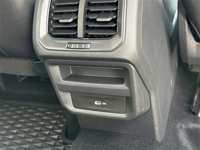 Used 2025 Volkswagen Taos SE image 19