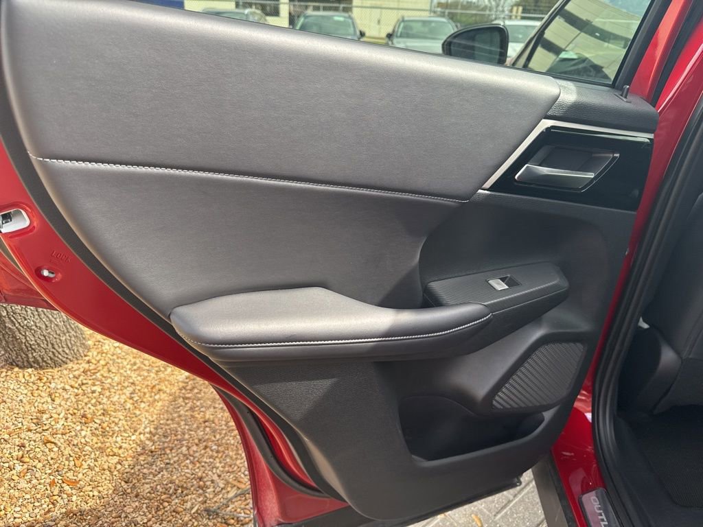 Used 2024 Mitsubishi Outlander SE image 13