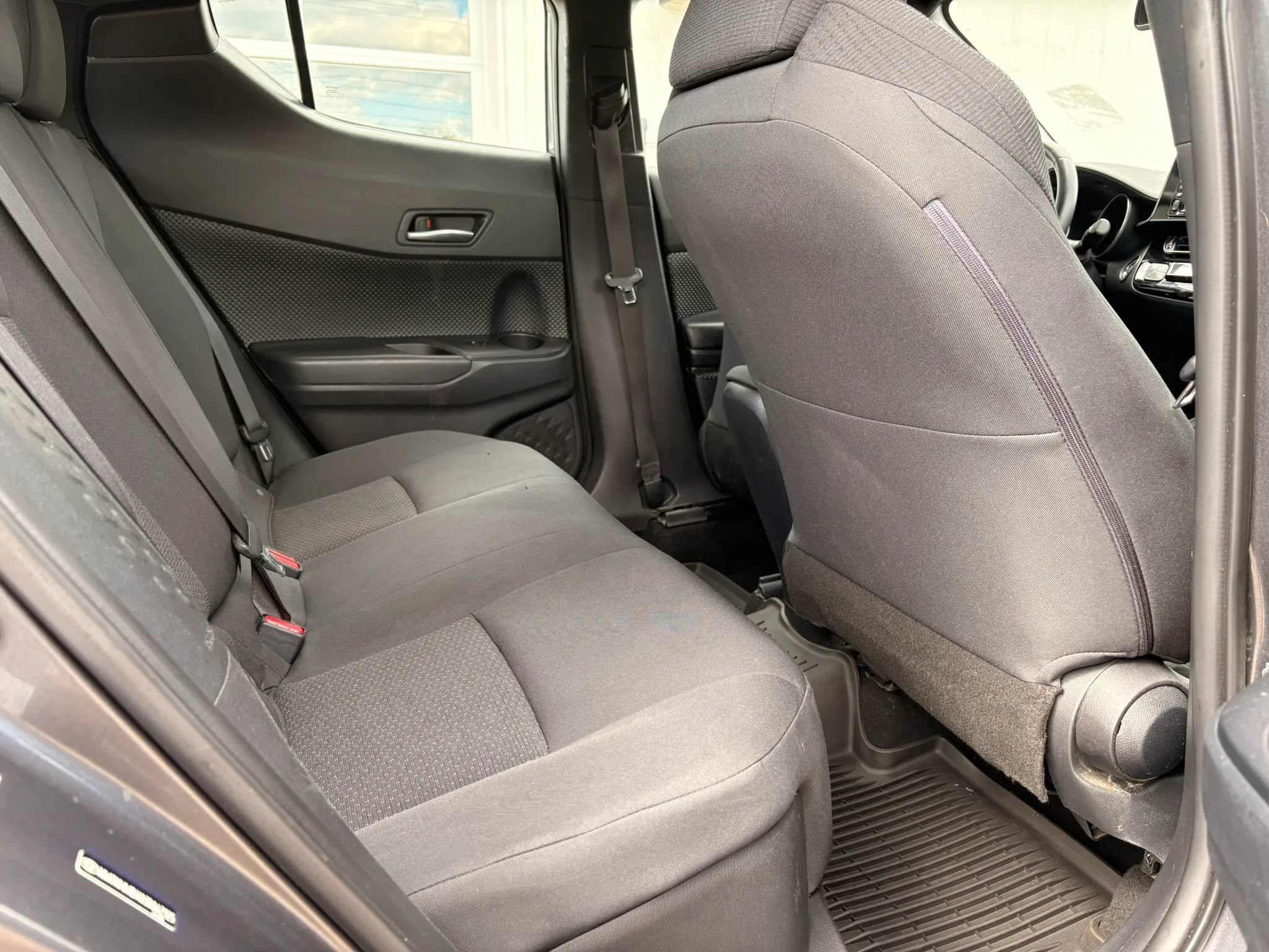 Used 2018 Toyota C-HR XLE FWD image 14
