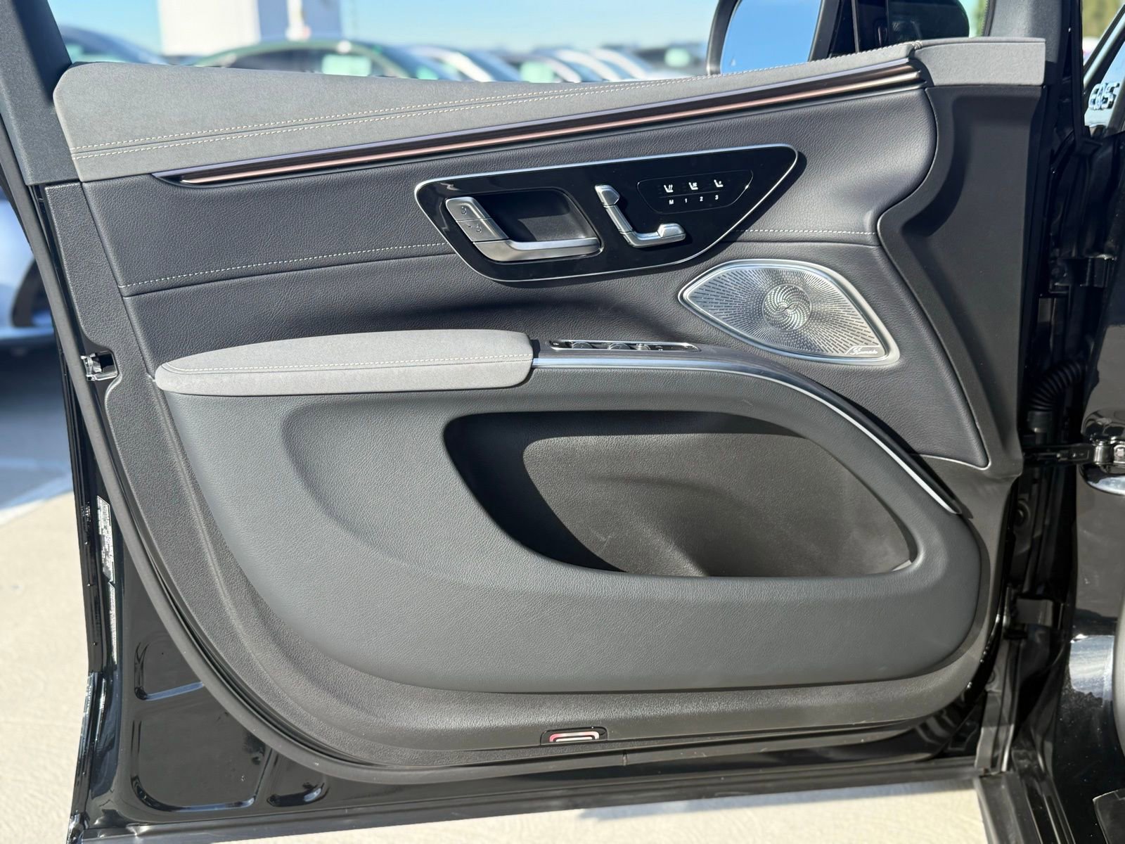 New 2026 Mercedes-Benz EQS 400 4MATIC SUV image 14