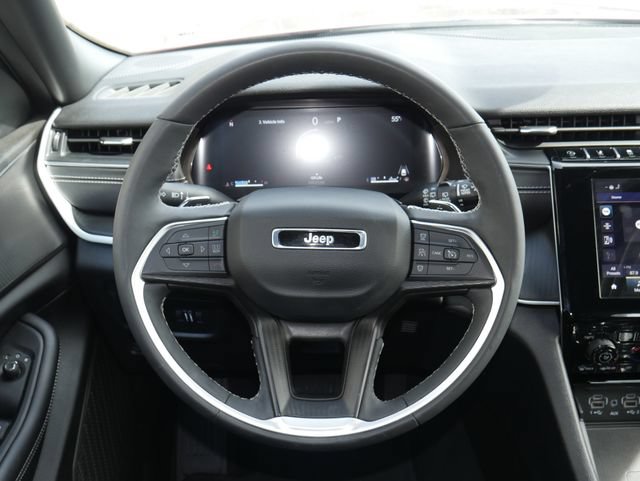 Used 2025 Jeep Grand Cherokee Altitude AWD/4WD image 15