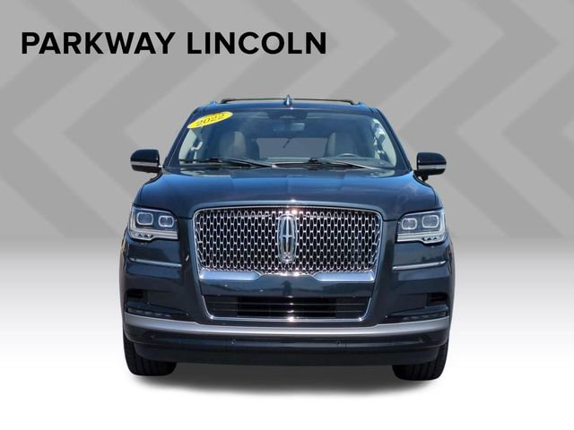 Used 2022 Lincoln Navigator Reserve image 2
