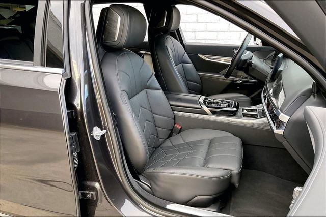 Used 2023 BMW i7 xDrive60 image 6