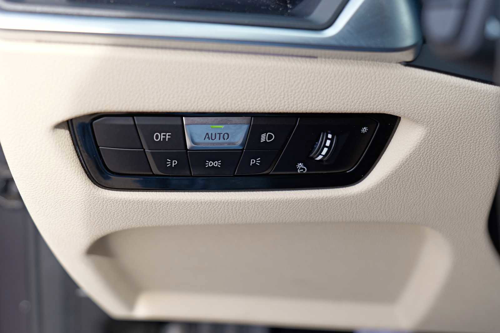 Used 2022 BMW 330e w/ Driving Assistance Package image 18