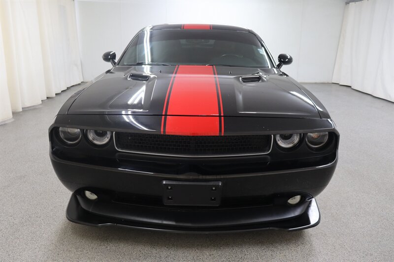 Used 2012 Dodge Challenger SXT RWD image 2
