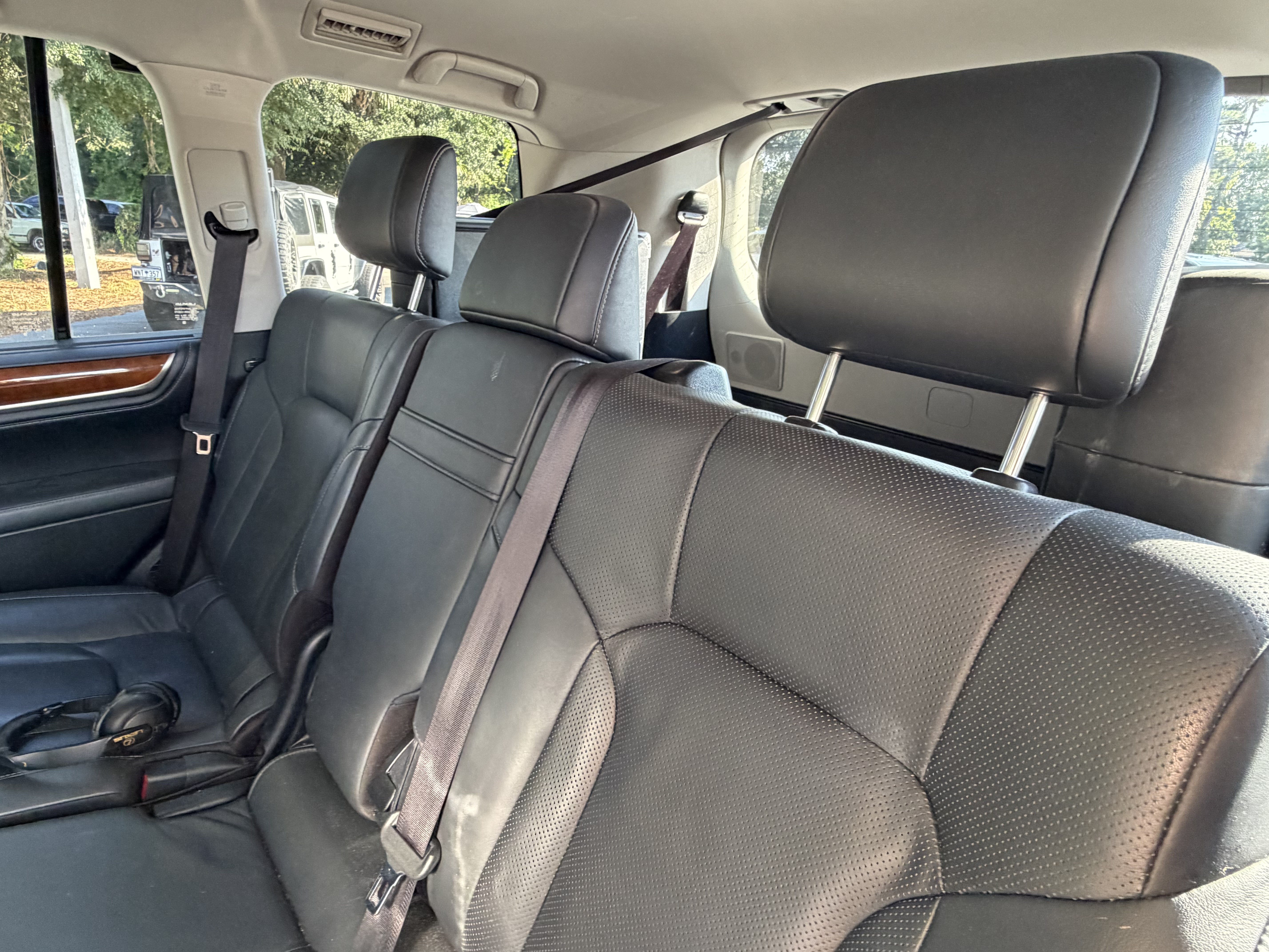 Used 2020 Lexus LX 570 4WD w/ Luxury Package image 33