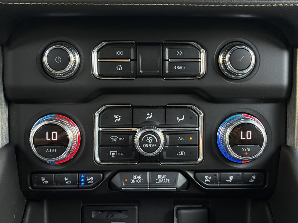 Used 2021 GMC Yukon SLT w/ SLT Premium Package AWD/4WD image 17