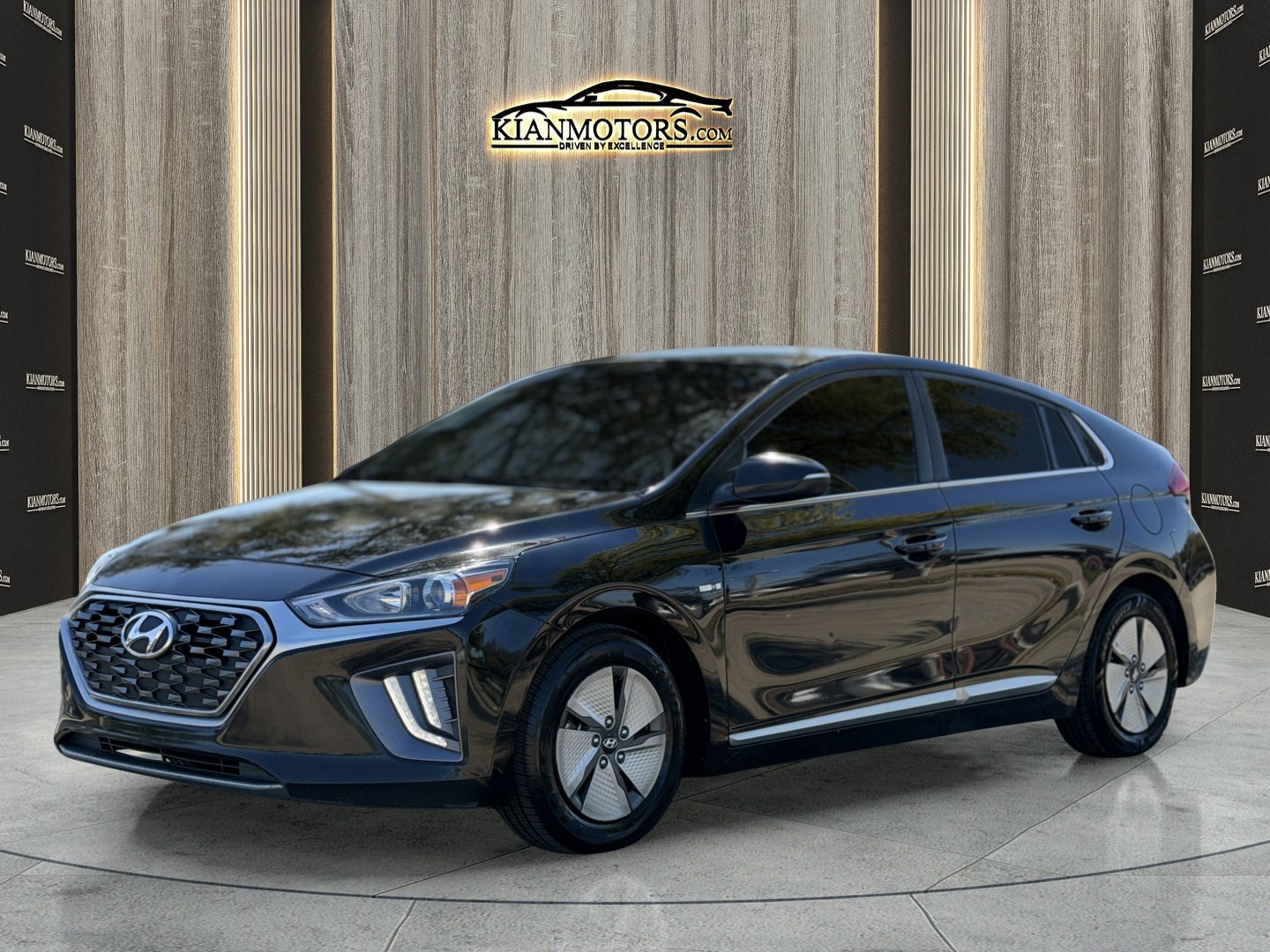 Used 2020 Hyundai Ioniq SE FWD image 3