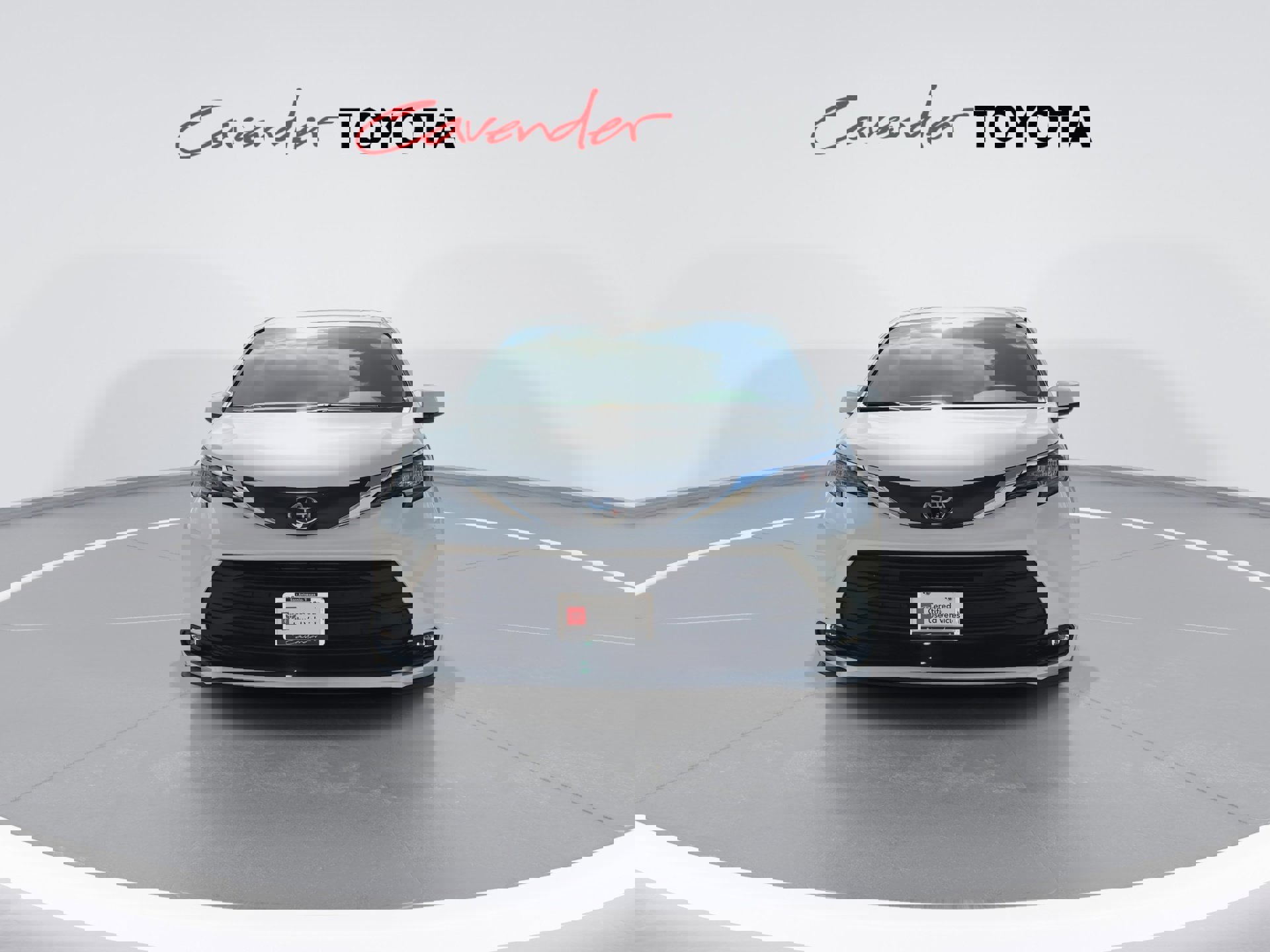 Used 2026 Toyota Sienna XLE image 3