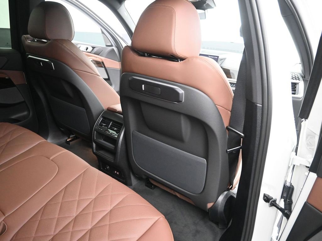 New 2026 BMW X5 xDrive50e image 24