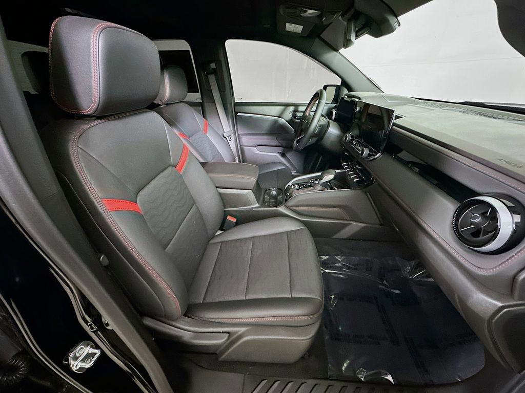 Used 2025 Chevrolet Colorado Z71 w/ Z71 Convenience Package 2 image 12