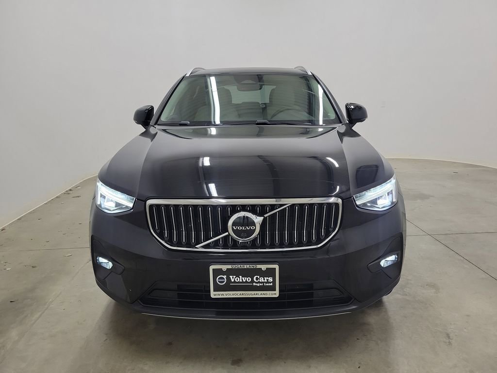 Certified 2023 Volvo XC40 B4 Plus w/ Driver Assist Package image 2