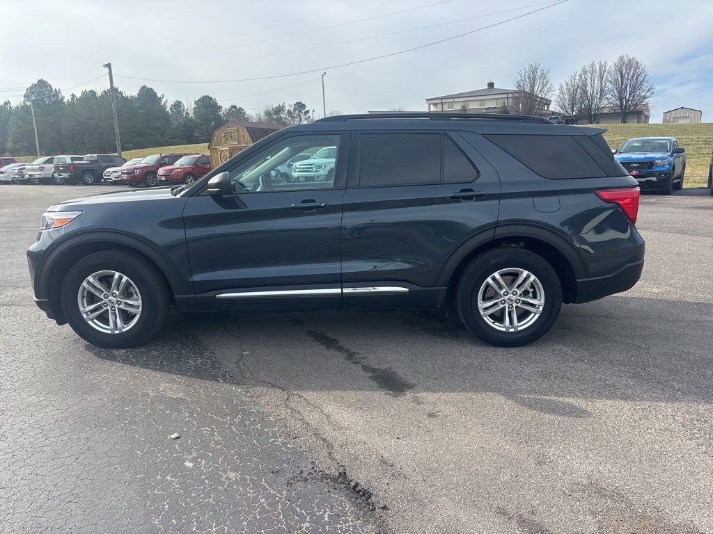 Used 2022 Ford Explorer XLT image 4