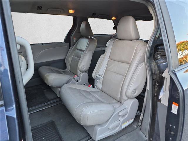 Used 2019 Toyota Sienna XLE w/ XLE Navigation Package FWD image 12
