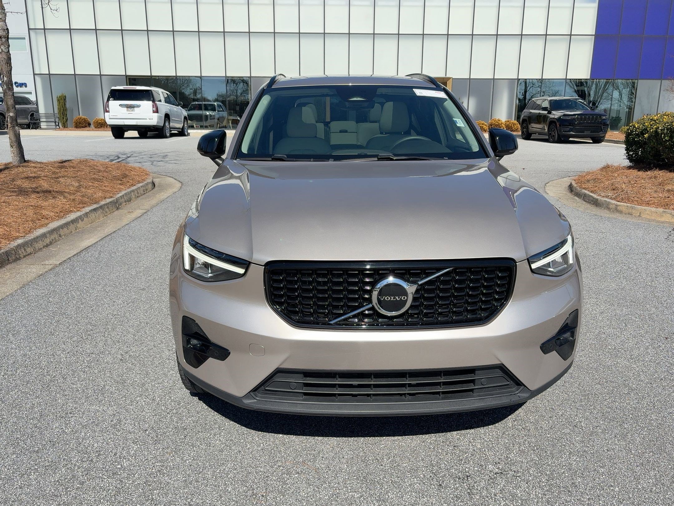 Used 2023 Volvo XC40 B5 Plus w/ Climate Package image 6
