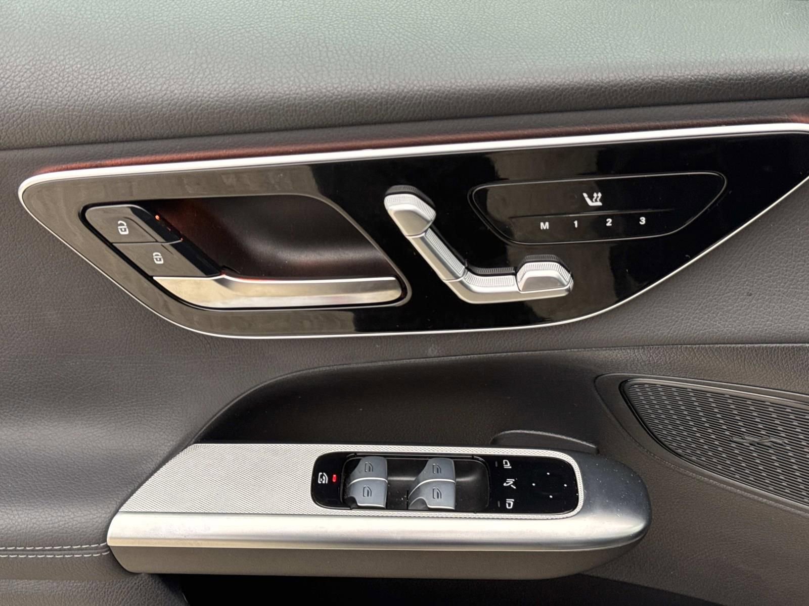 Used 2025 Mercedes-Benz GLC 300 4MATIC image 20