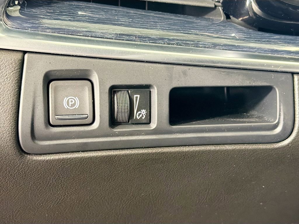 Used 2024 Cadillac XT5 Premium Luxury image 10