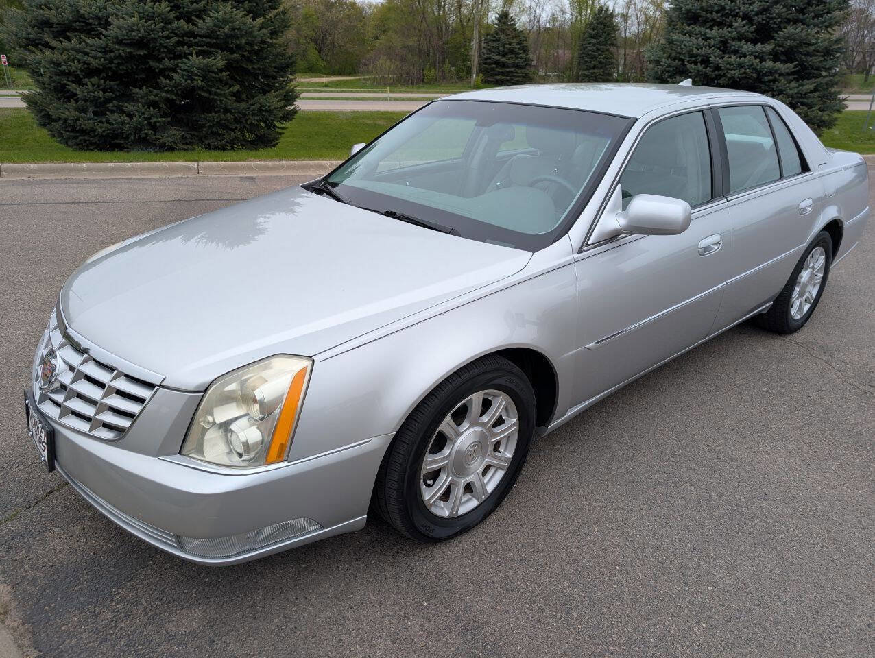 Used 2011 Cadillac DTS FWD image 5