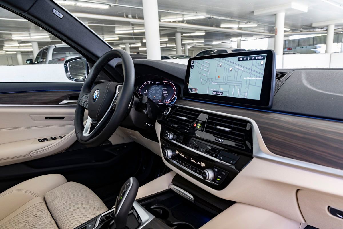 Certified 2023 BMW 530e w/ Premium Package image 30