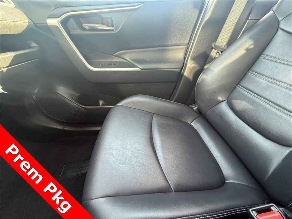Used 2022 Toyota RAV4 XLE Premium image 21