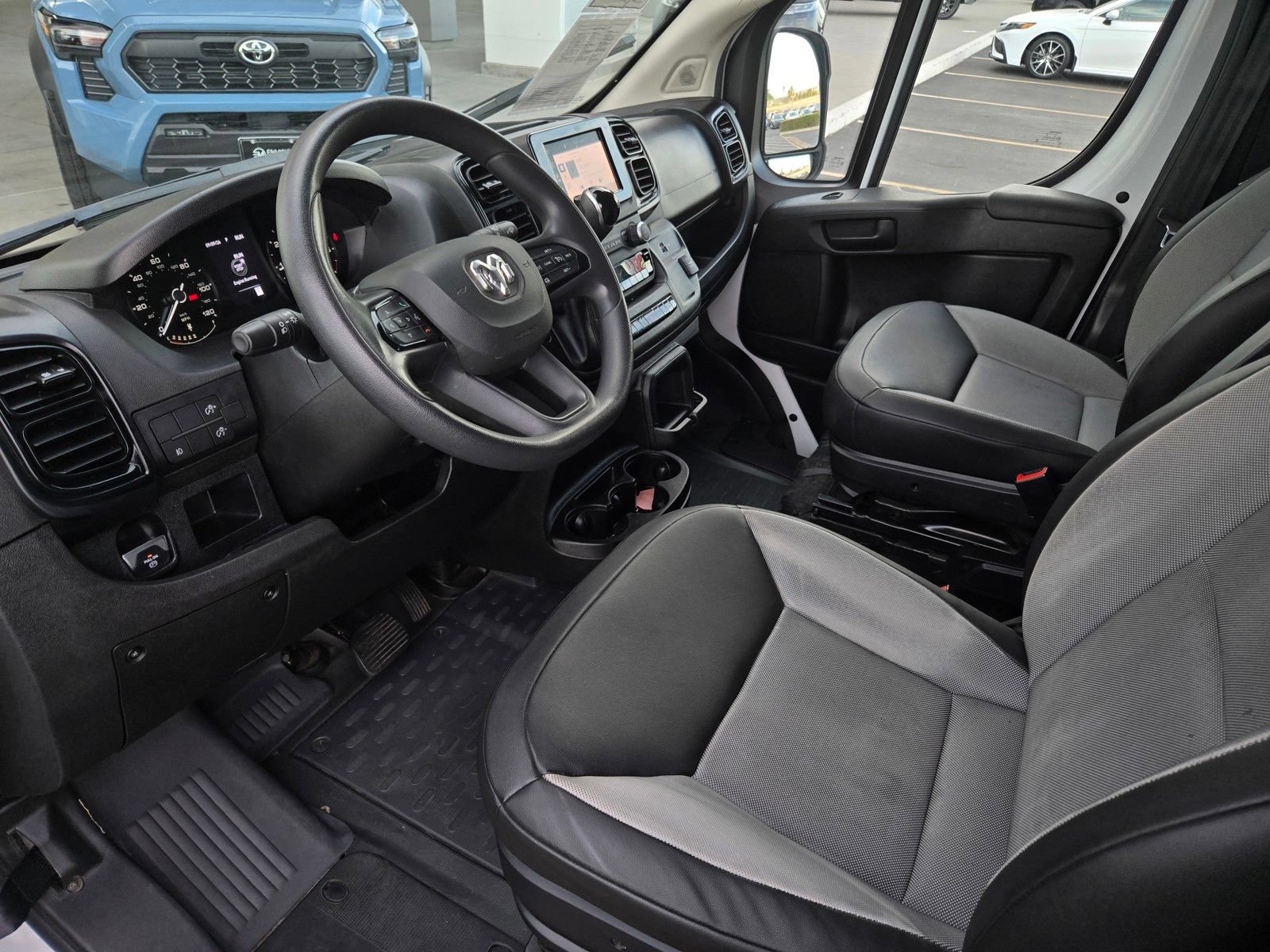 Used 2025 RAM ProMaster 2500 w/ Convenience Group FWD image 7