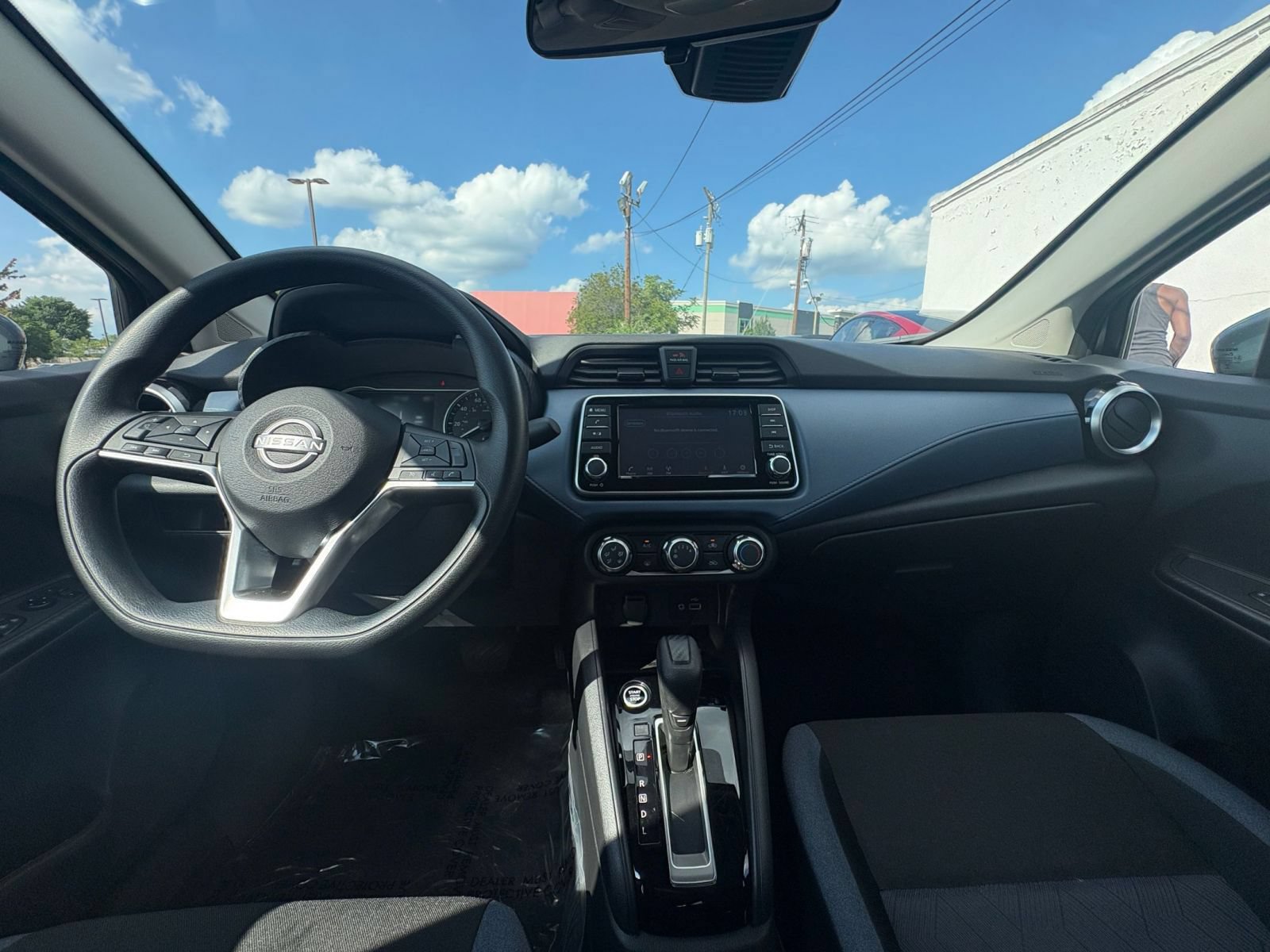 Used 2025 Nissan Versa SV FWD image 31