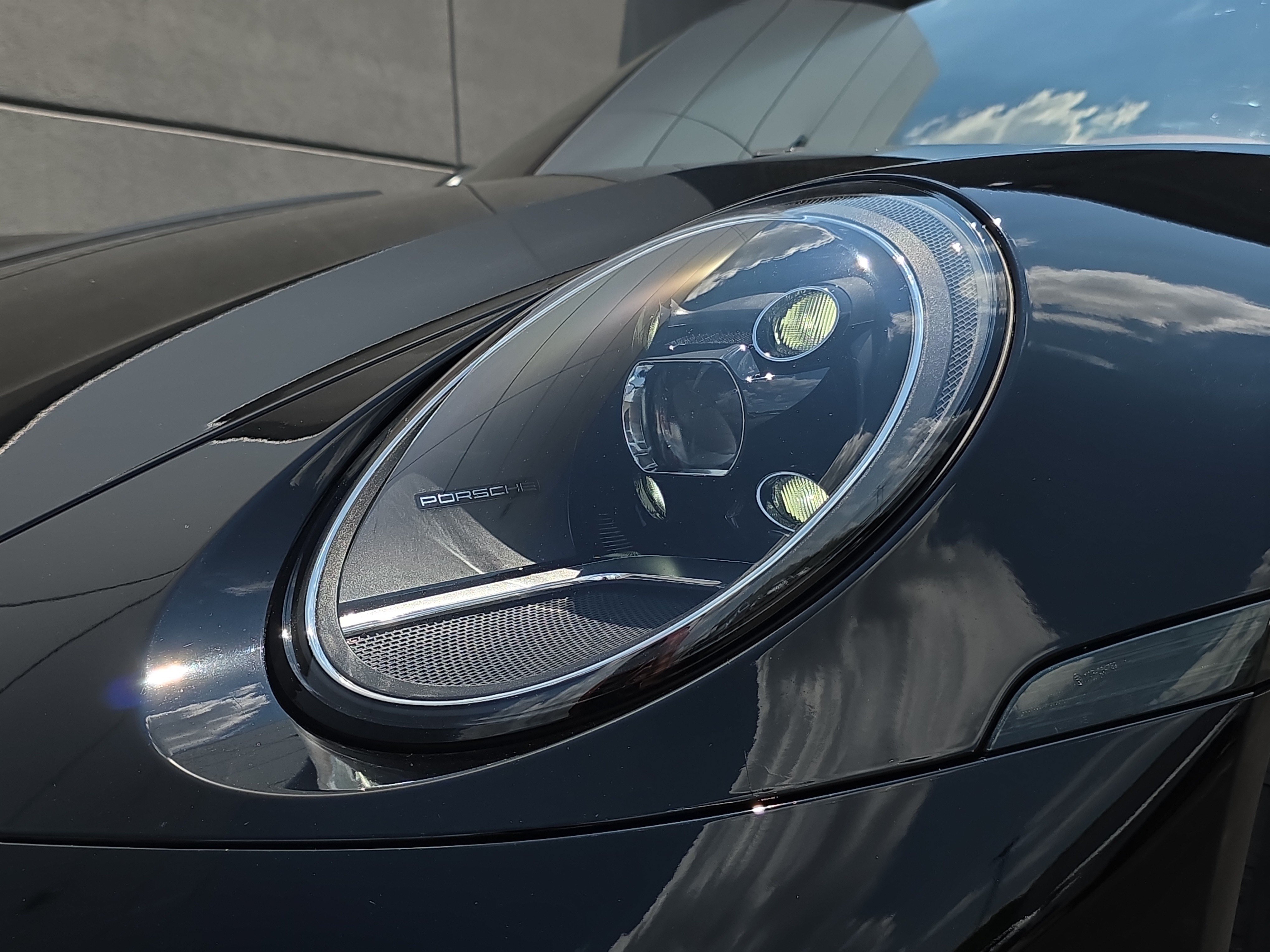 Certified 2024 Porsche 911 Targa 4 AWD/4WD image 12