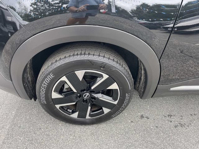 Used 2025 Nissan Kicks SV AWD/4WD image 14