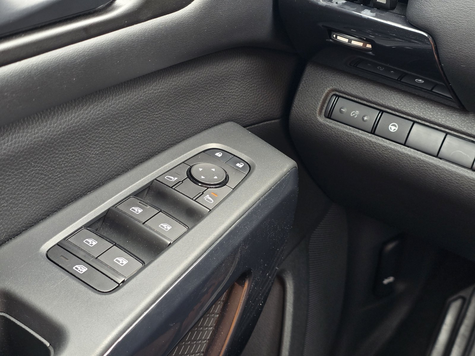 Certified 2024 Nissan Pathfinder SV AWD/4WD image 23