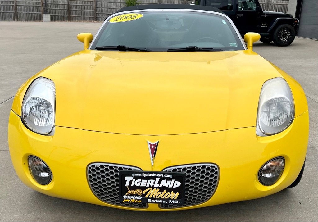 Used 2008 Pontiac Solstice Convertible w/ Premium Package image 2