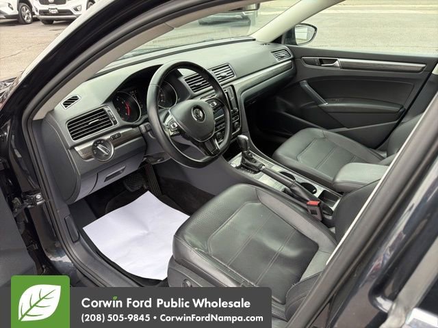 Used 2017 Volkswagen Passat 1.8T SE w/ SE Lighting Package image 12