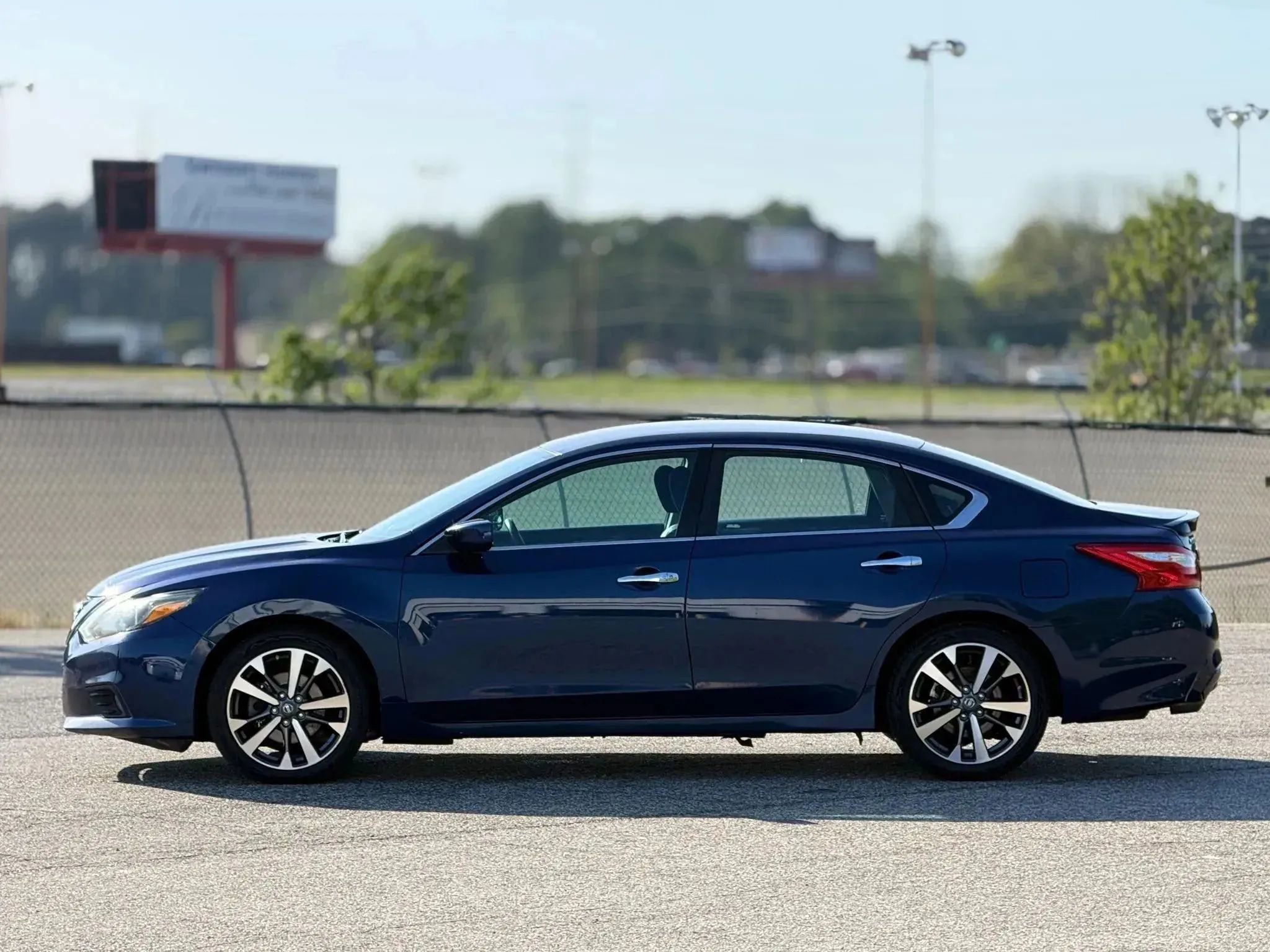 Used 2016 Nissan Altima 2.5 SR FWD image 8