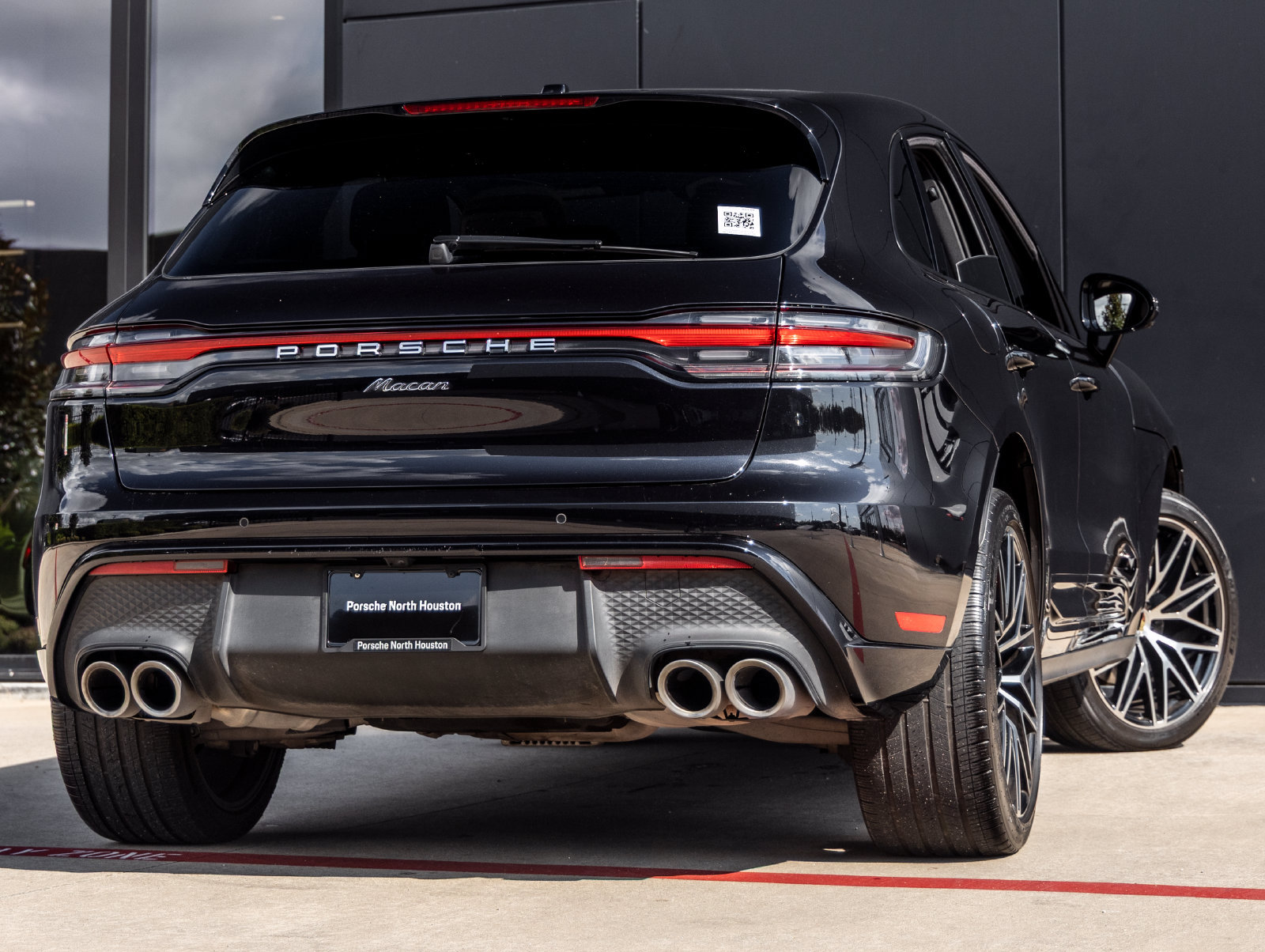 Used 2024 Porsche Macan AWD/4WD image 11