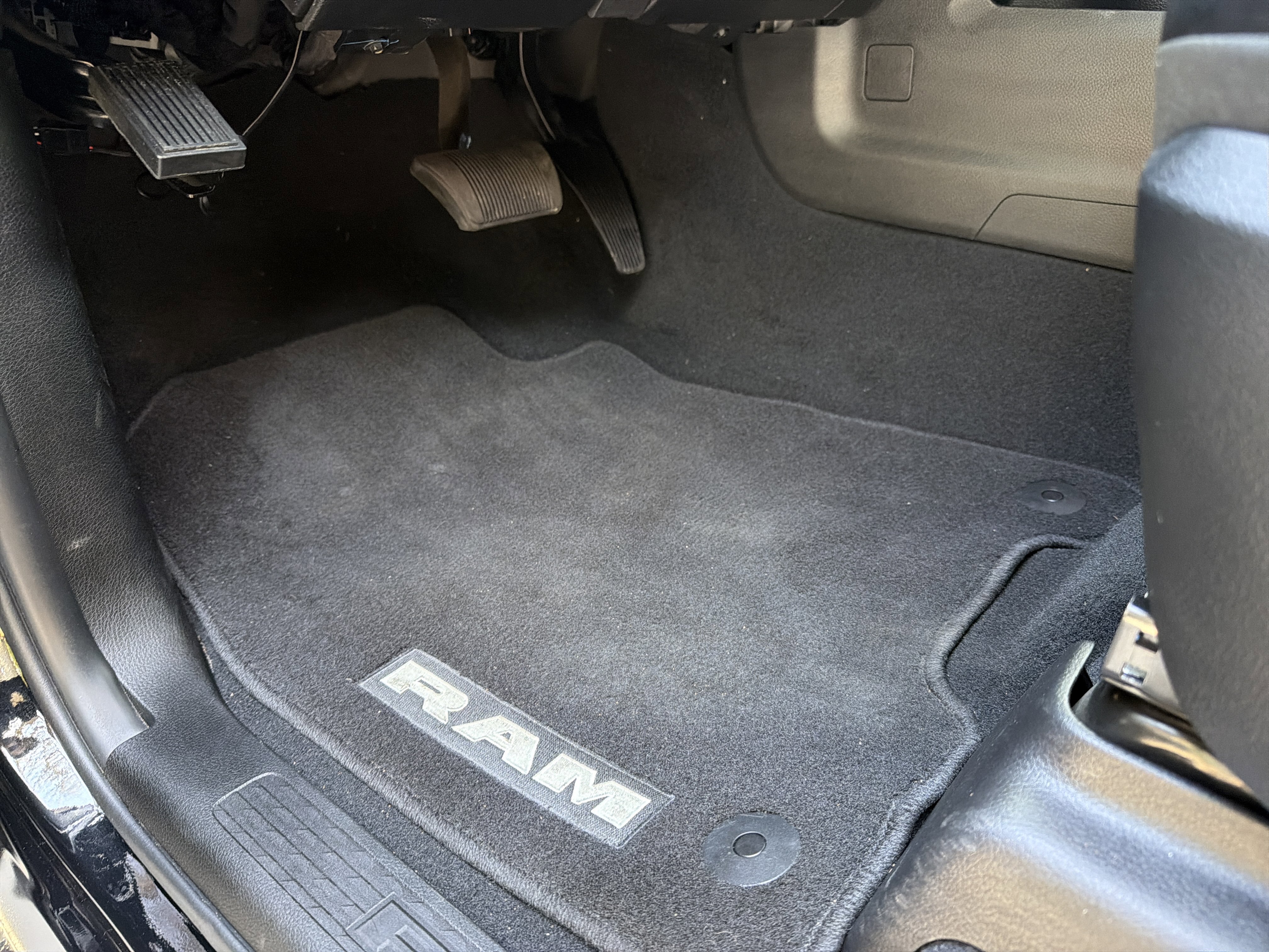 Used 2025 RAM 3500 Laramie image 17