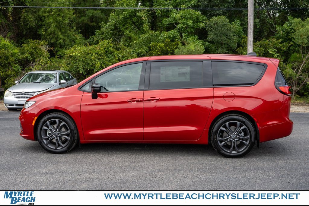 New 2026 Chrysler Pacifica Select image 3