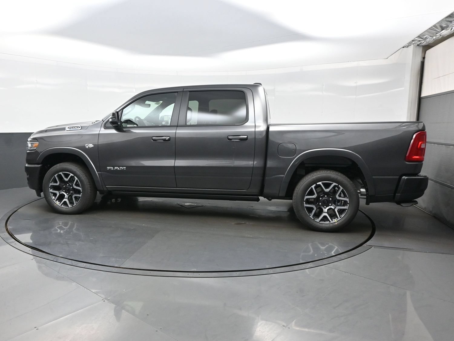 New 2027 RAM 1500 Laramie w/ Laramie Preferred Package AWD/4WD image 4
