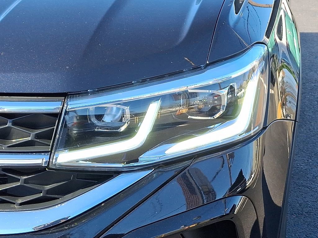 Certified 2023 Volkswagen Taos SEL image 9
