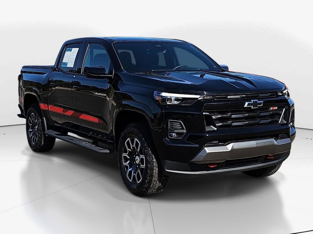 Used 2024 Chevrolet Colorado Z71 w/ Z71 Convenience Package 2 AWD/4WD image 3