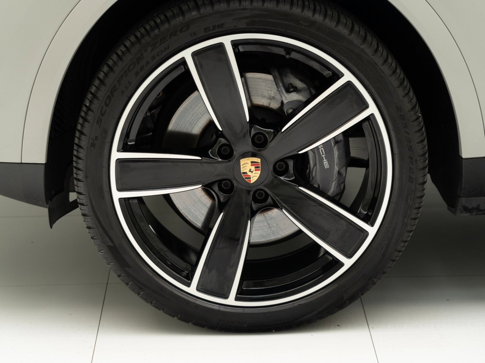 Certified 2022 Porsche Cayenne Platinum Edition image 12