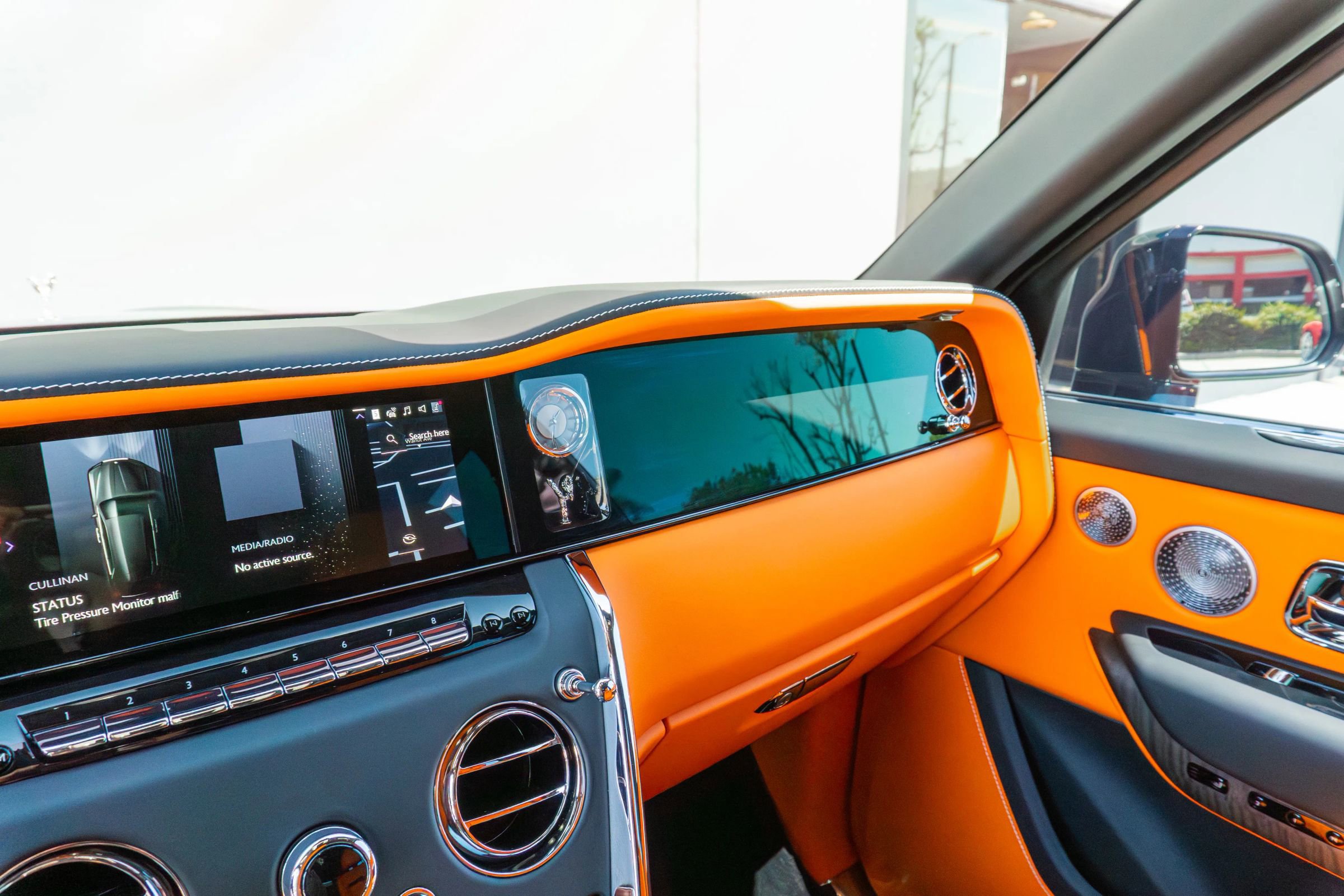 Used 2025 Rolls-Royce Cullinan image 70