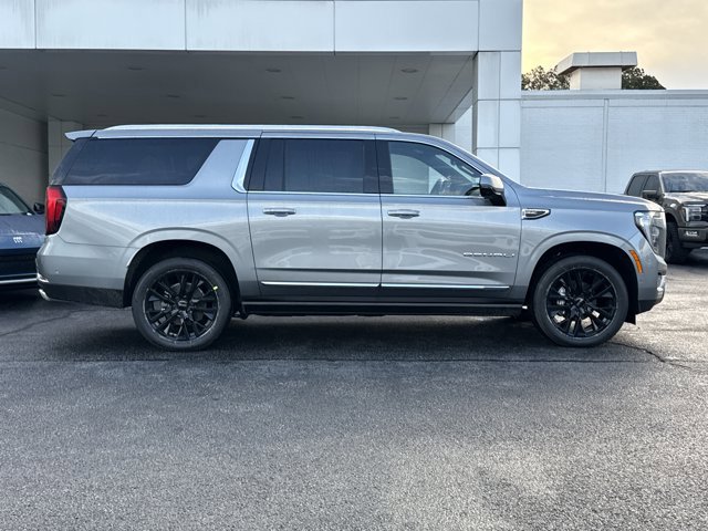 New 2026 GMC Yukon XL Denali w/ Denali Reserve Package image 2