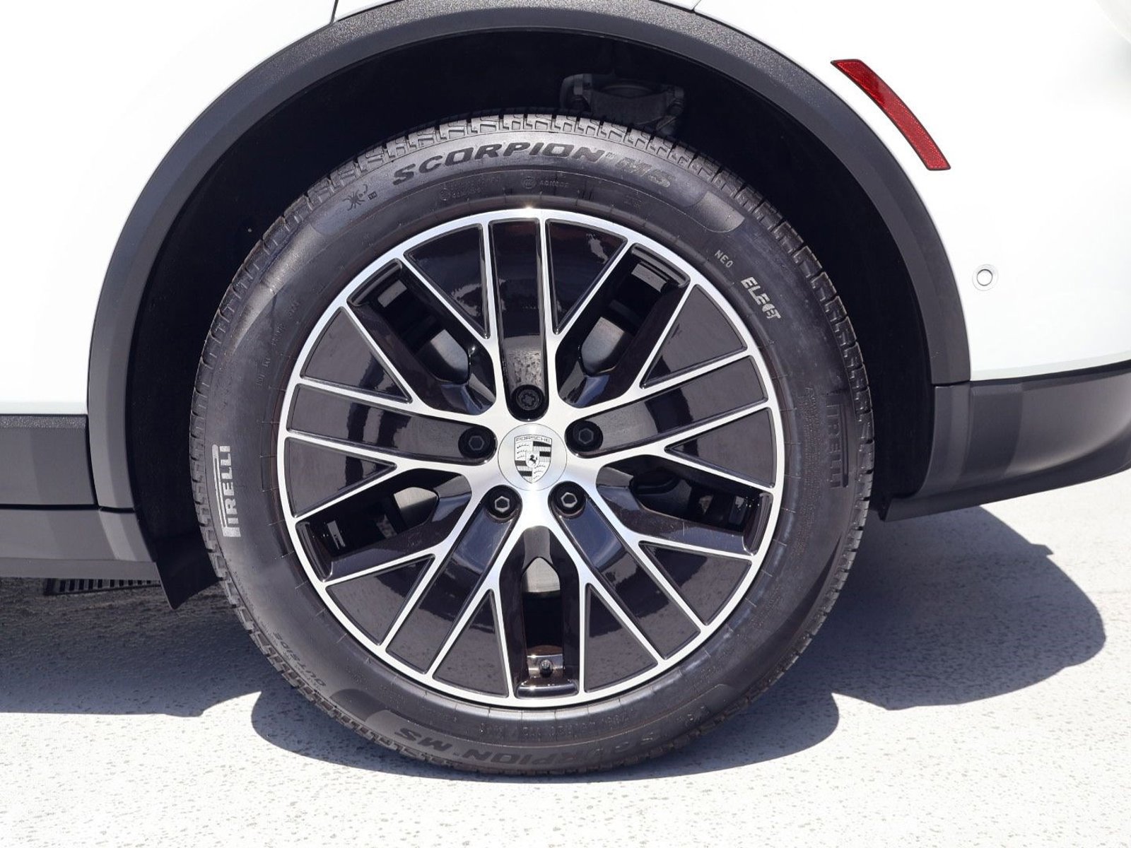 Certified 2025 Porsche Macan Electric RWD image 26
