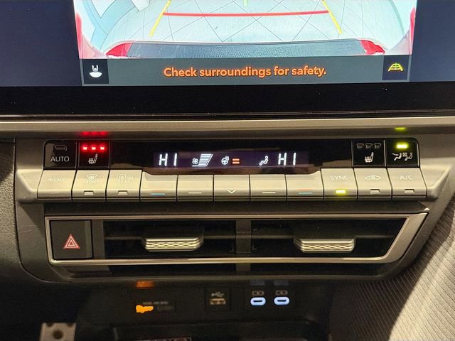 Used 2025 Toyota Camry SE w/ Multimedia Upgrade Package image 14