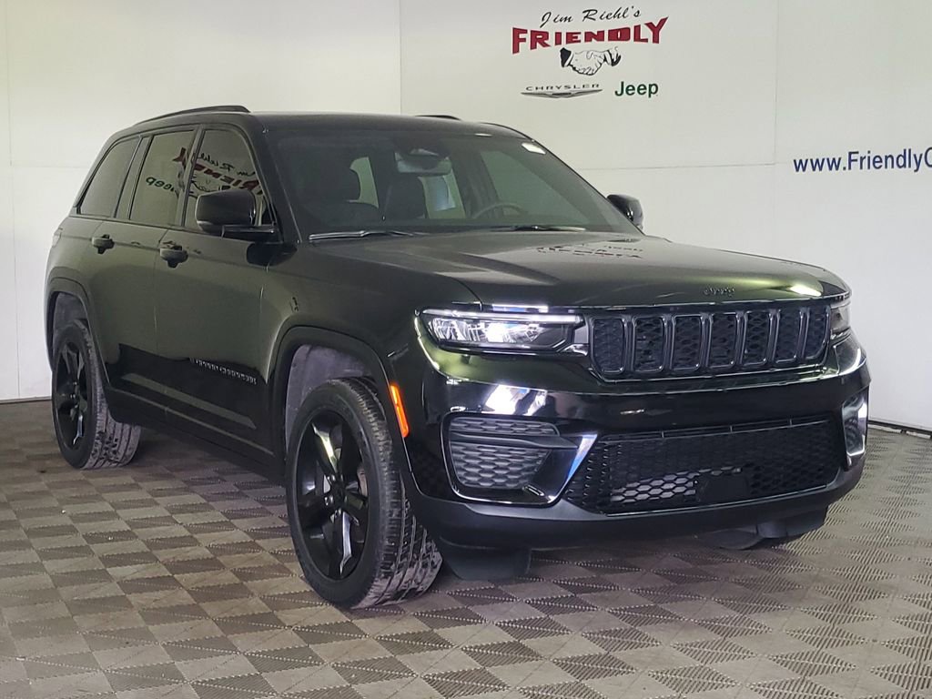 Used 2024 Jeep Grand Cherokee Altitude AWD/4WD image 2