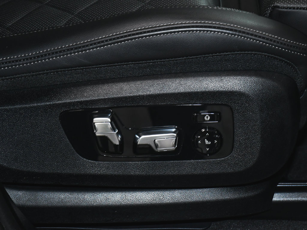 Used 2025 BMW X5 M60i w/ Executive Package AWD/4WD image 62