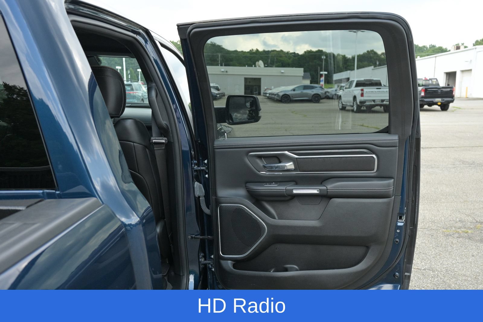 Used 2023 RAM 1500 Laramie AWD/4WD image 32